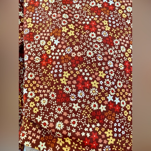 NWT Floral Croptop Size Large - Picture 4 of 6